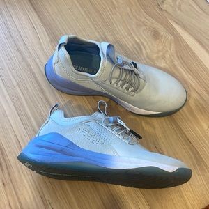 Clove Nursing Shoes in gray, size 7.5